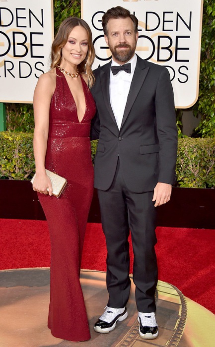 Голливудская пара начала встречаться в декабре 2011. В январе 2013 года официальный представитель актёров объявил о помолвке Оливии и Джейсона.
