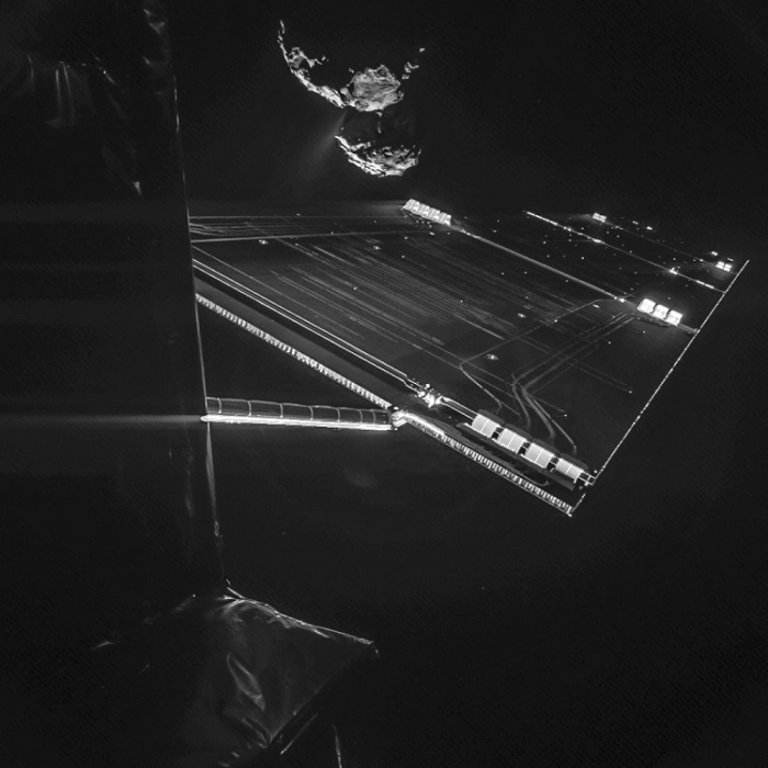 Фото с космического аппарата «Розетта» сделал, с кометой 67P, 472 млн км от Земли.