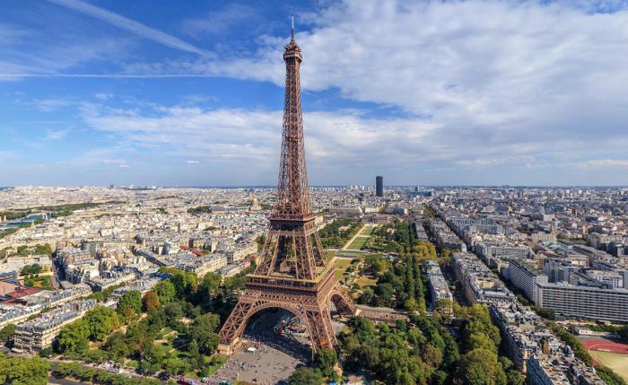 Самая элегантная столица мира, которая так непохожа на всю остальную Францию.
