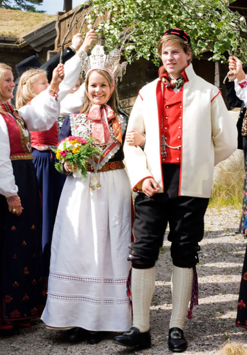 В Норвегии традиционный свадебный костюм называется Bunad.