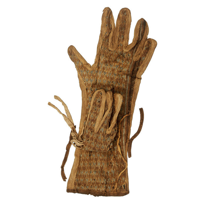 Льняная перчатка фараона, одна из сохранившихся.