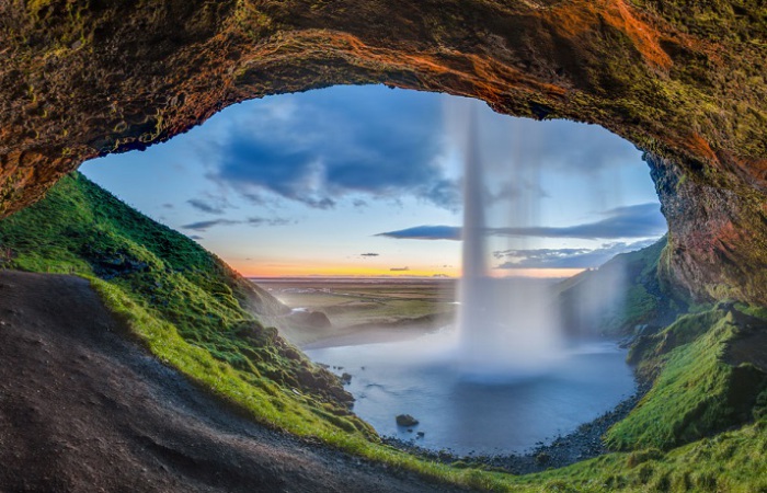 Один из самых известных водопадов в Исландии. Фотограф Diego Delso.