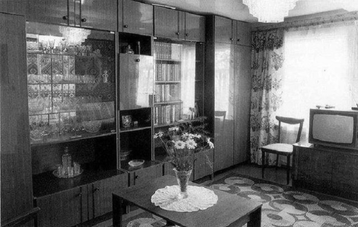 Образцовый интерьер советской квартиры в 1970-е годы.