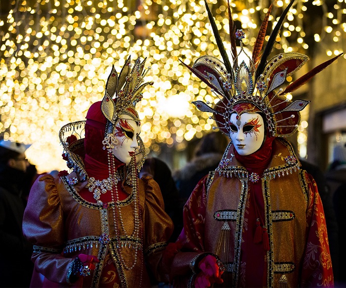 Откуда появилась традиция изготавливать маски для Венецианского карнавала