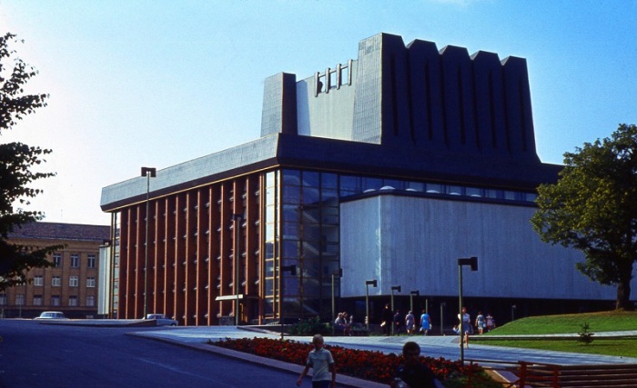 Один из важнейших центров оперного и балетного искусства Литвы.
