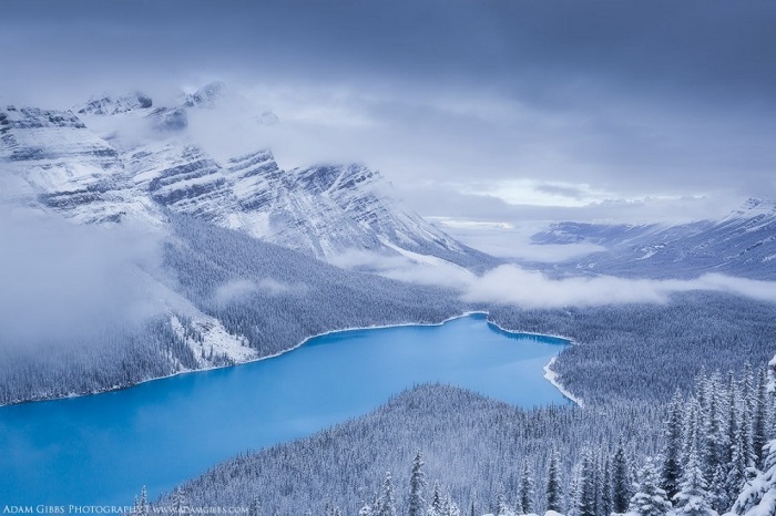 Озеро в Национальном парке Банф в Канадских Скалистых горах, Канада.