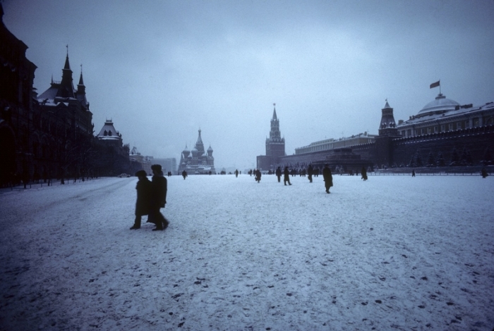 Волшебная заснеженная Красная площадь в центре Москвы, 1982 год.