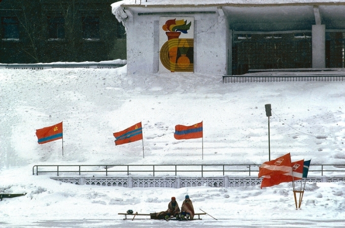 Каток на стадионе. Москва, 1982 год.