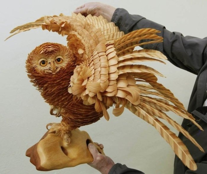 Деревянная сова от талантливого российского скульптора Сергея Бобкова.