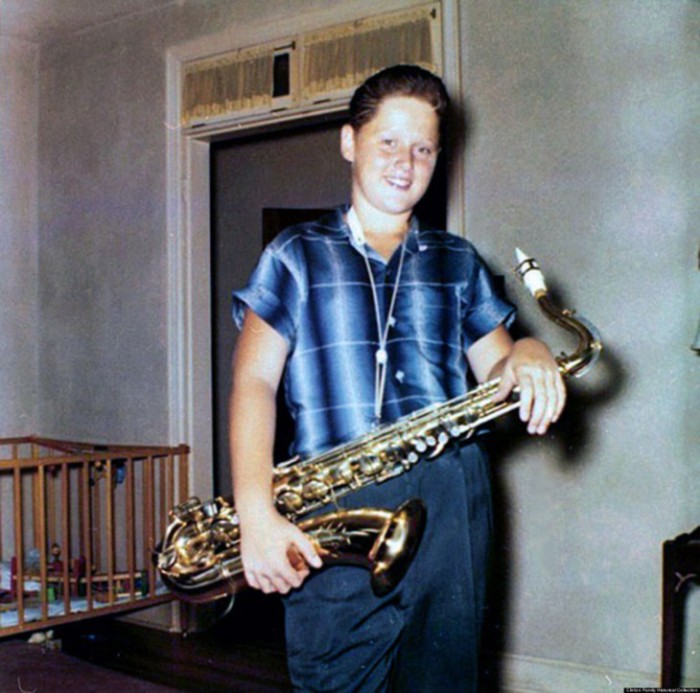 Билл Клинтон в юности с саксафоном, 1960 год.