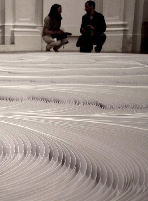 Инсталляция Cartoframma из 10000 бумажных полосок