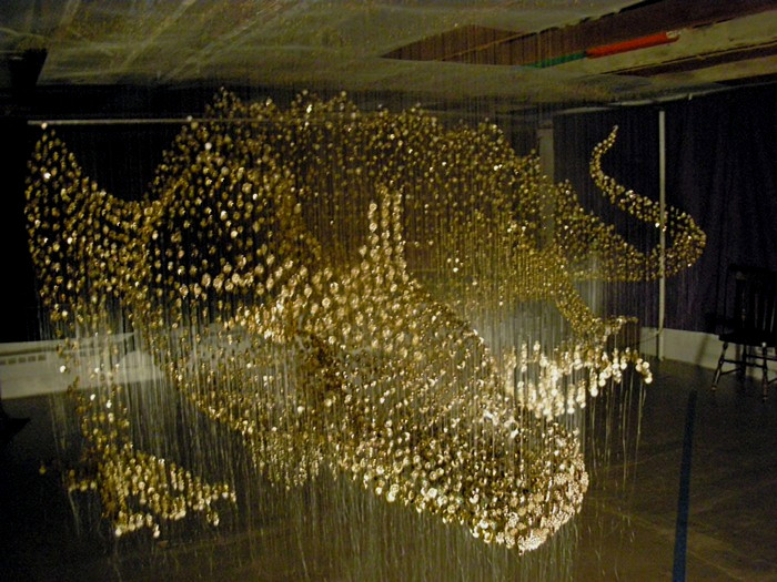 the Dragon: скульптура золотого дракона из 40 000 пуговиц