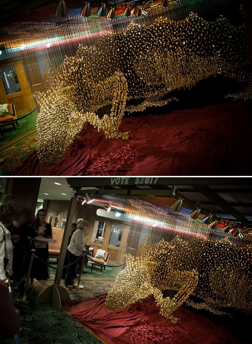 the Dragon: скульптура золотого дракона из 40 000 пуговиц