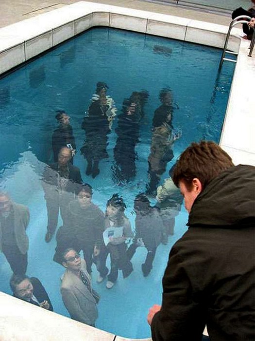 Fake Swimming Pool, инсталляция-иллюзия в исполнении Леандро Эрлиха (Leandro Erlich)