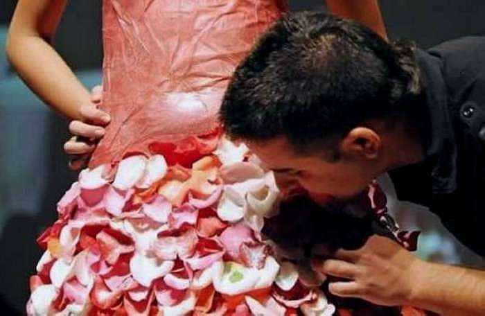 Платье из розовых лепестков в сахарной глазури. Свадебная мода Хуана Мануэля Барриентоса (Juan Manuel Barrientos)