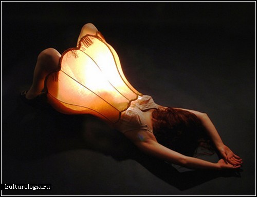 Lamp Girls. Женщины-лампы в инсталляции Марианны Марик (Marianne Maric)