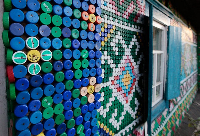 Мозаика из 30000 пластиковых крышек. *Тюнинг* от россиянки Ольги Костиной