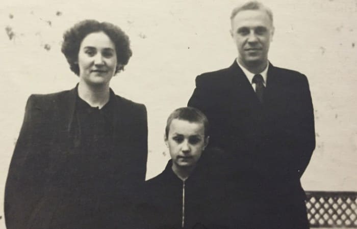 Анатолий Васильев с родителями | Фото: starhit.ru
