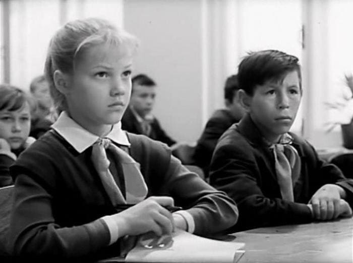 Кадр из фильма *Звонят, откройте дверь*, 1965 | Фото: kino-teatr.ru