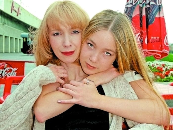 Дарья Мороз и ее мать, актриса Марина Левтова | Фото: sobesednik.ru