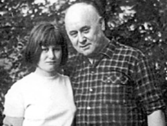 Дарья с отцом, писателем Аркадием Васильевым | Фото: kino-teatr.ru