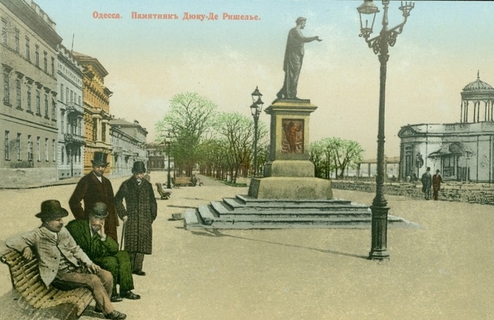 Памятник герцогу де Ришелье. Открытка 1900 г. | Фото: viknaodessa.od.ua