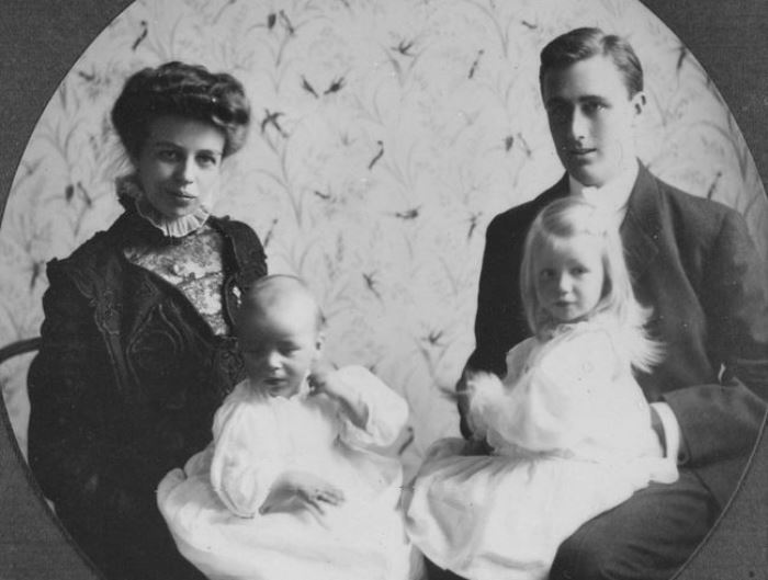 Франклин и Элеонора Рузвельт с детьми, 1908 | Фото: svoboda.org