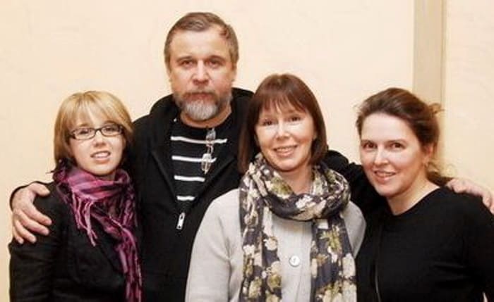 Актриса с мужем и дочерьми | Фото: kto-muzh.ru