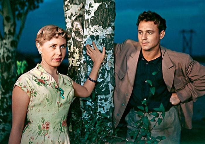 Инна Макарова и Николай Рыбников в фильме *Высота*, 1957 | Фото: 7days.ru