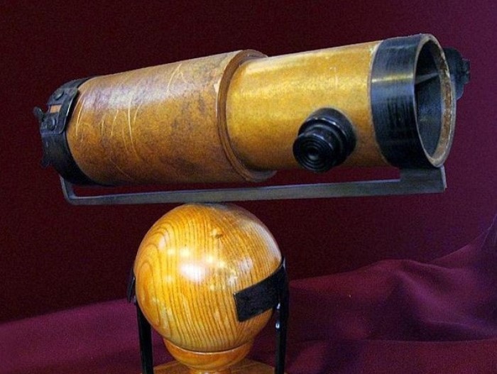 Копия первого телескопа Ньютона, музей Кембриджа | Фото: old.mirf.ru