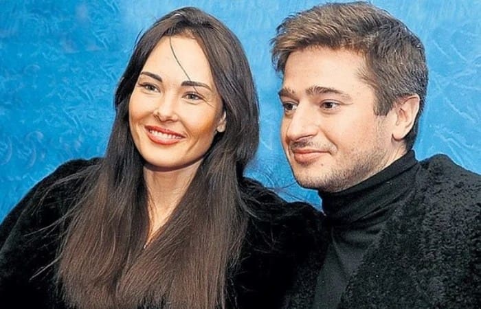 Актер с женой, Еленой Власовой | Фото: morediva.com