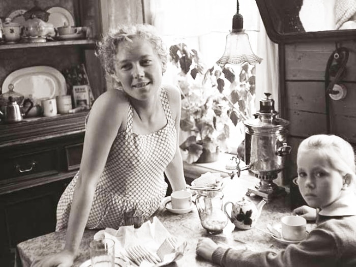 Кадр из фильма *История Аси Клячиной, которая любила, да не вышла замуж*, 1966 | Фото: chtoby-pomnili.com