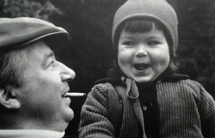 Ксения Стриж в детстве с отцом | Фото: uznayvse.ru
