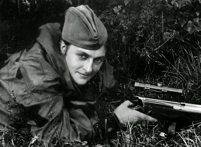 Женщина-снайпер Людмила Павличенко | Фото: top-antropos.com