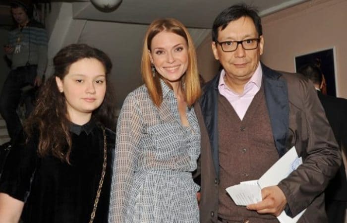 Актриса с мужем и дочерью | Фото: rokkit.ru