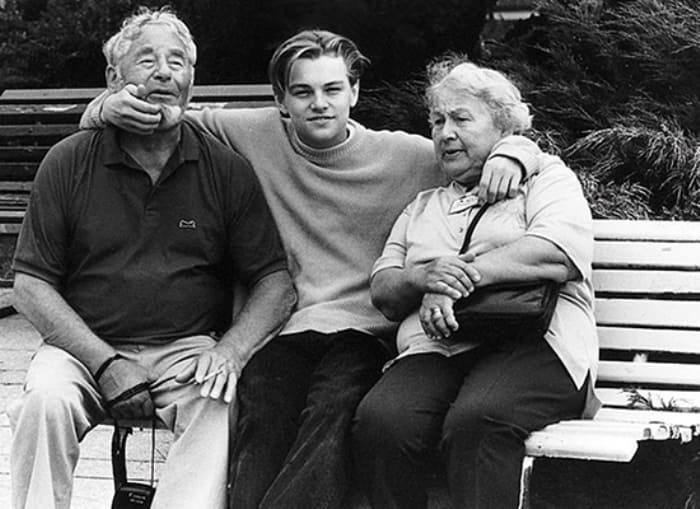 Леонардо ди Каприо с дедушкой и бабушкой | Фото: vesti-ukr.com