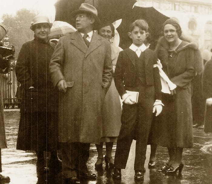Гертруда Стайн, Пабло Пикассо, Ольга Хохлова и Пауло. Париж, 1934 | Фото: picassolive.ru