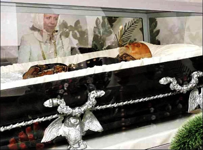 К мумии Пирогова люди приходят, как к святым мощам | Фото: to-world-travel.ru