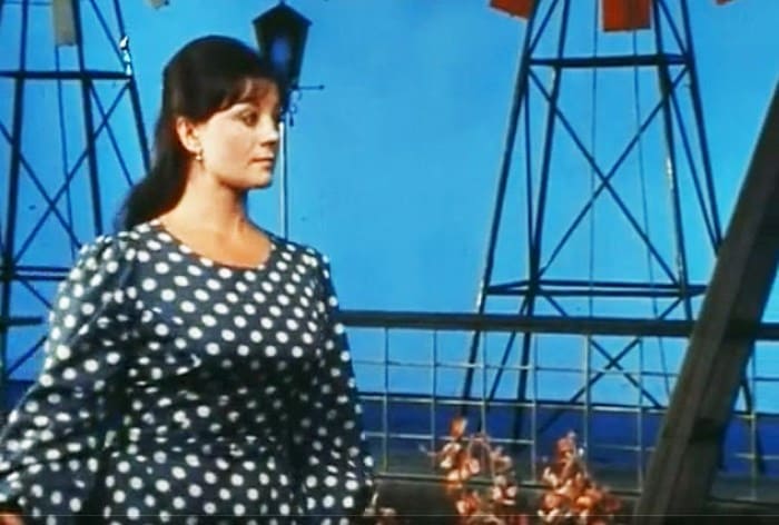 Татьяна Егорова в спектакле *Проснись и пой*, 1974 | Фото: kino-teatr.ru
