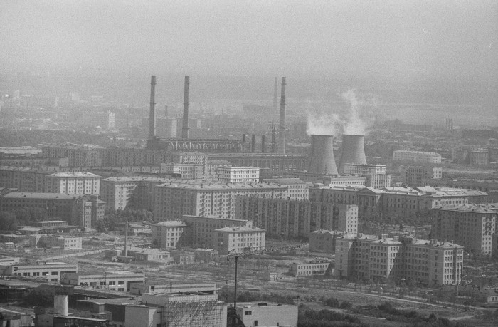 Вид на ТЭЦ-20 со здания МГУ. Москва, 1960-е годы.