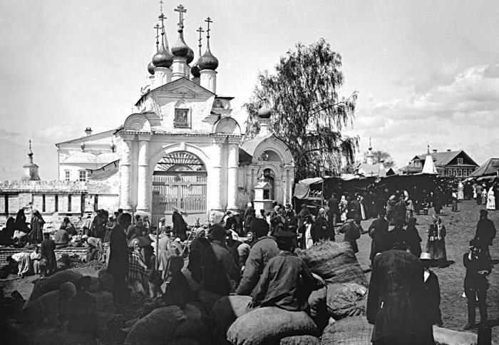 Базар вблизи Никольско-Знаменской церкви в селе Бор. 1894 год.