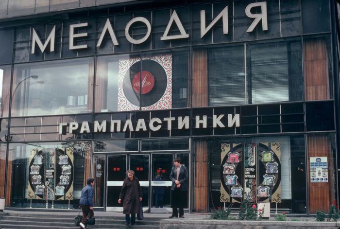Магазин грампластинок Мелодия в Москве. СССР, 1970 год.
