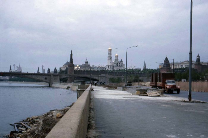 Вид на Кремль и Москву-реку.