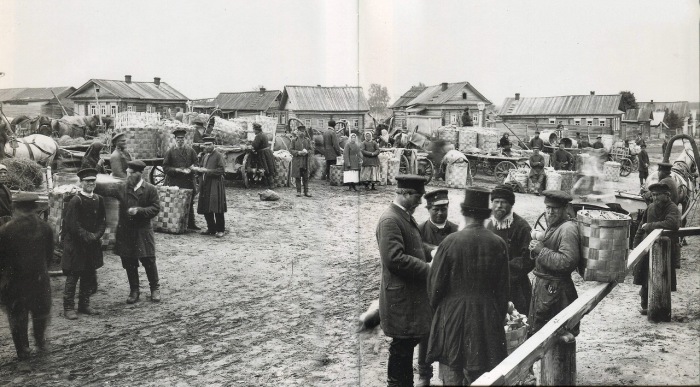  Торговля на ложкарном рынок в Семенове. 1897 год. 