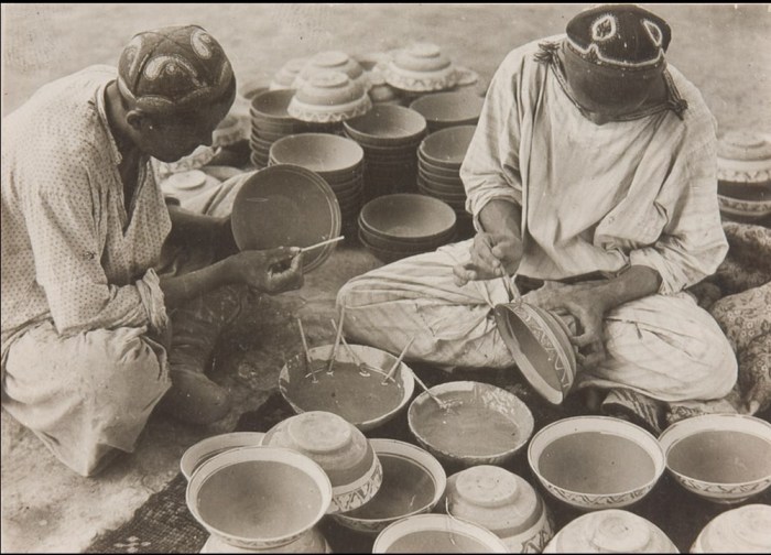 Местные ремесленники за работой. Таджикистан, 1920-е годы.