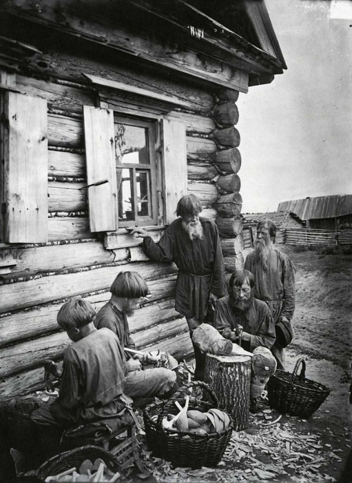 Ложкарное производство в деревне Деяново. 1897 год. 