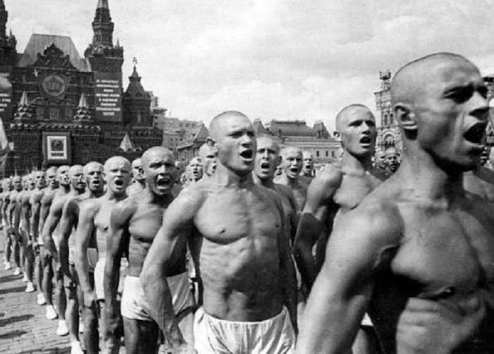  Всесоюзный парад физкультурников на Красной площади в 1937 году.