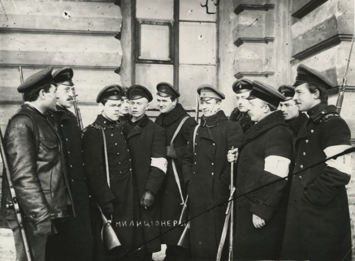 Группа старшекурсников Технологического института. Россия, Петроград, 1917 год.