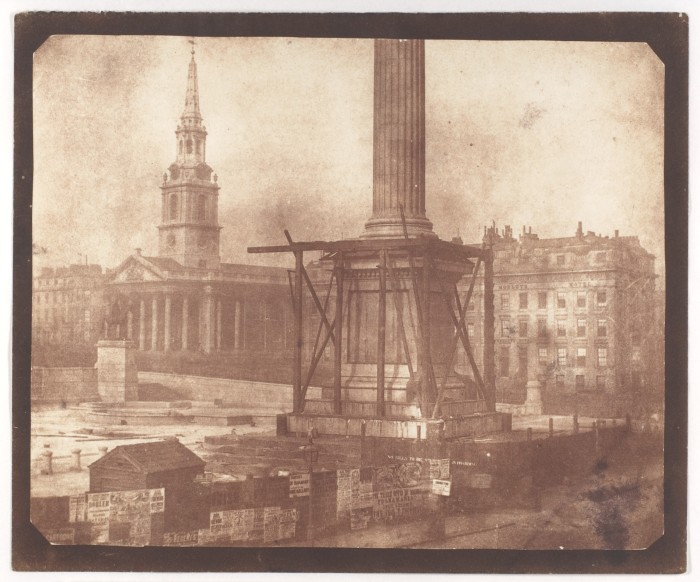 Строящаяся колонна Нельсона на Трафальгарской площади в Лондоне в 1844 году. 