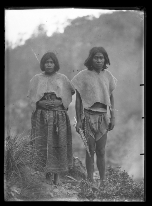 Чихуахуа. Мужчина и женщина из племени тараумара. 1892 год. Фотография Карла Люмхольтца.